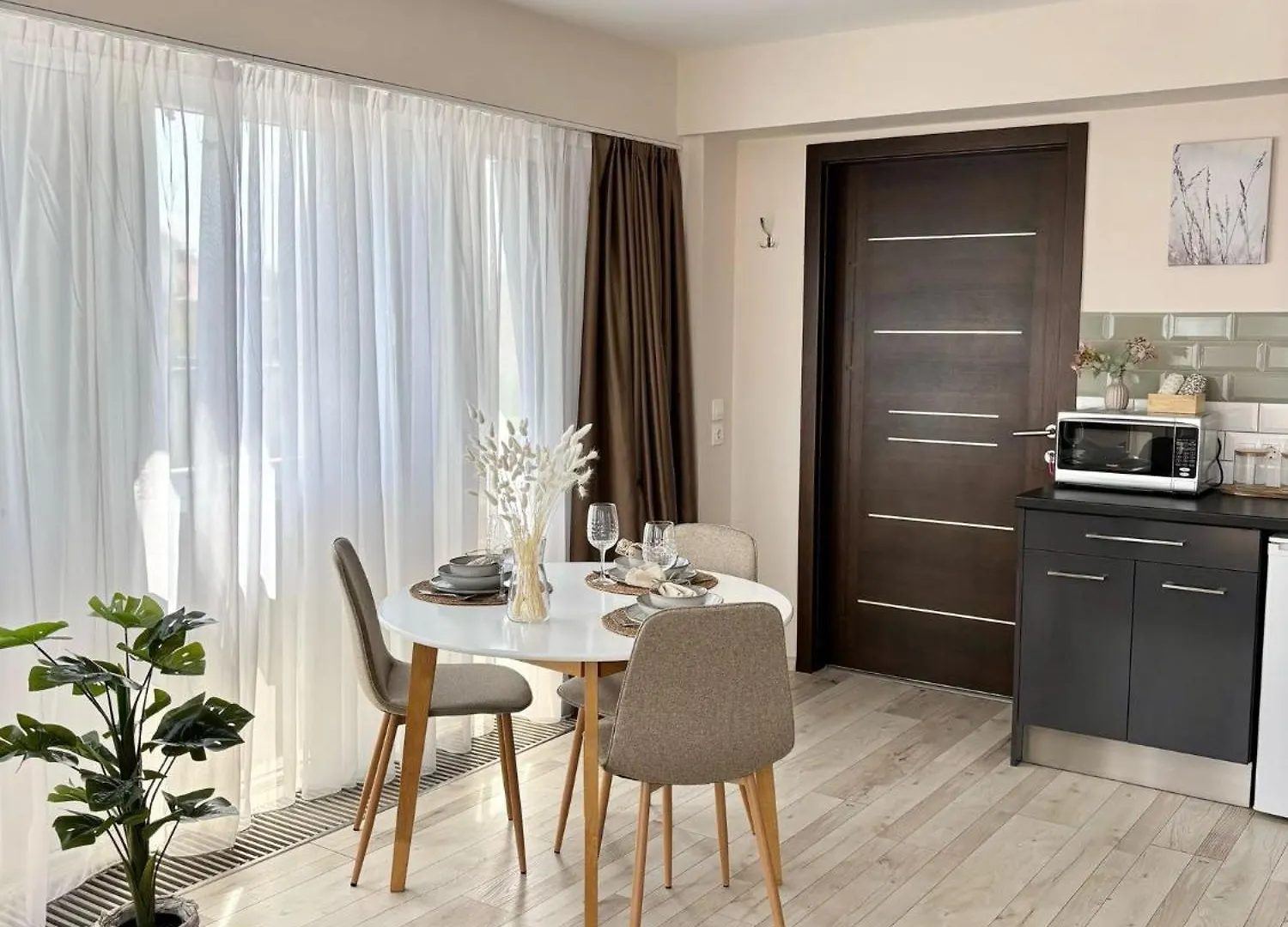 Hellowine Apartman III 埃格尔